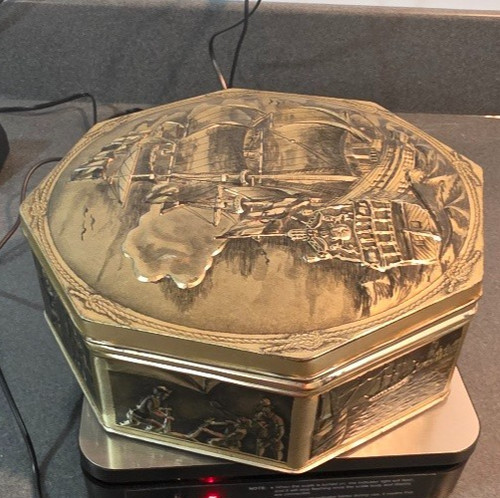 Victoria biscuit tin holland - biscuit,